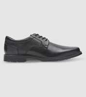 Both classic and professional, the Rockport Taylor Plain Toe is a modern essential. Featuring a...