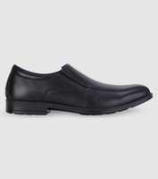 Designed to be stylish and durable in premium black leather, the Clarks Berkley offers a tailored...