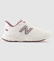Push yourself harder and faster than ever before with the New Balance Fresh Foam 880 V13. Blending the...
