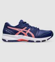 Take your winning strike in the Asics Gel-550TR. This court-based performance shoe is designed to keep...