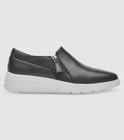 The Rockport Lillie Side Zip features Total Motion's advanced comfort and a lightweight, supportive...