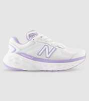 The New Balance 840 V1 walking shoes are complete with clean lines and versatile style, for a modern...