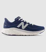 Push yourself harder and faster than ever before with the New Balance Fresh Foam 880 V13. Blending the...