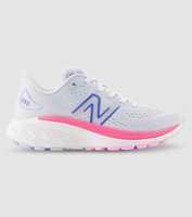 Make the New Balance 860 V13 their go-to shoe for diverse fitness requirements. Built on a sturdy...