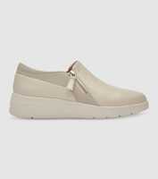 The Rockport Lillie Side Zip features Total Motion's advanced comfort and a lightweight, supportive...