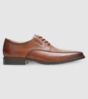 With a classic aesthetic, these men's lace-up shoes are crafted from a premium leather. A durable sole...