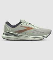 Brooks' go-to and most loved support shoe returns, giving runners the most of what they love. Providing...