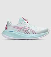 Reach cloud 9 comfort in the Asics Gel-Cumulus 26, a versatile trainer for runners seeking lightweight...