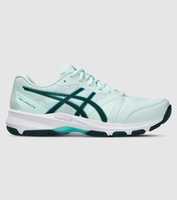 Take your winning strike in the Asics Gel-550TR. This court-based performance shoe is designed to keep...