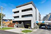 AUCTION: Saturday 10th May @ 10amStep into comfort, convenience, and contemporary elegance with this...