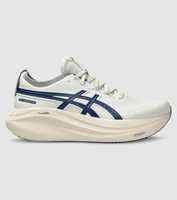 Feel comfort, find calm in the Asics Gel-Nimbus 27. Designed to deliver cloud-like cushioning that goes...