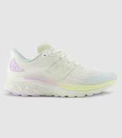 Make the New Balance 860 V13 their go-to shoe for diverse fitness requirements. Built on a sturdy...