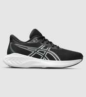 Reach cloud 9 comfort in the Asics Gel-Cumulus 26, a versatile trainer for runners seeking lightweight...
