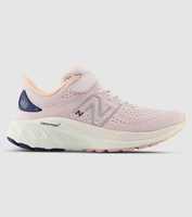 Make the New Balance 860 V13 their go-to shoe for diverse fitness requirements. Built on a sturdy...