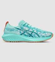 Asics' flagship triathlon shoe, back and better than ever. The Asics Gel-Noosa Tri 16 offers energy in...