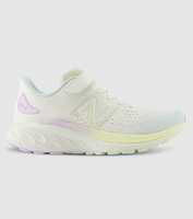Make the New Balance 860 V13 their go-to shoe for diverse fitness requirements. Built on a sturdy...