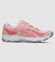 Experience maximum speed and response on the netball court in the Asics Gel-Netburner Academy 10. A...
