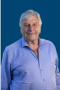 KNOWLES, Hon. Robert Ian AO
