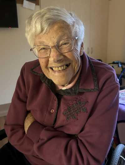 CARLISLE (JONES), Valerie Margaret "Val"