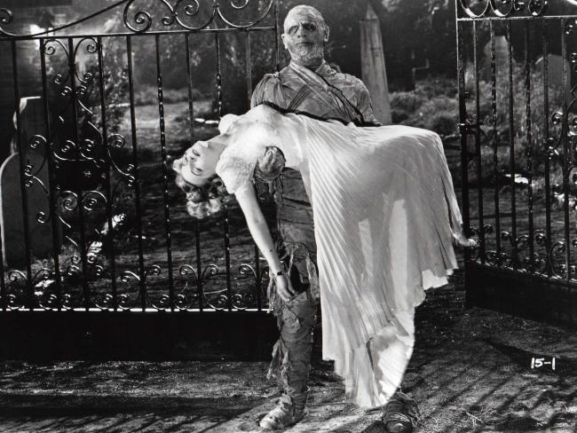 Lon Chaney Jr as the mummy and Elyse Knox as Isobel Evans in the 1942 film The Mummy's Tomb. Picture: Universal Pictures