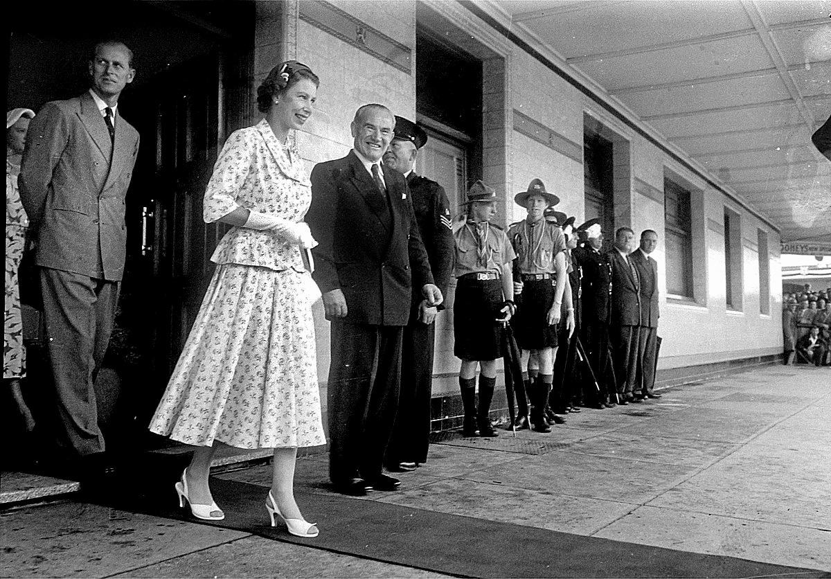 Queen Elizabeth outside the Gollan Hotel in Keen Street, in 1954.