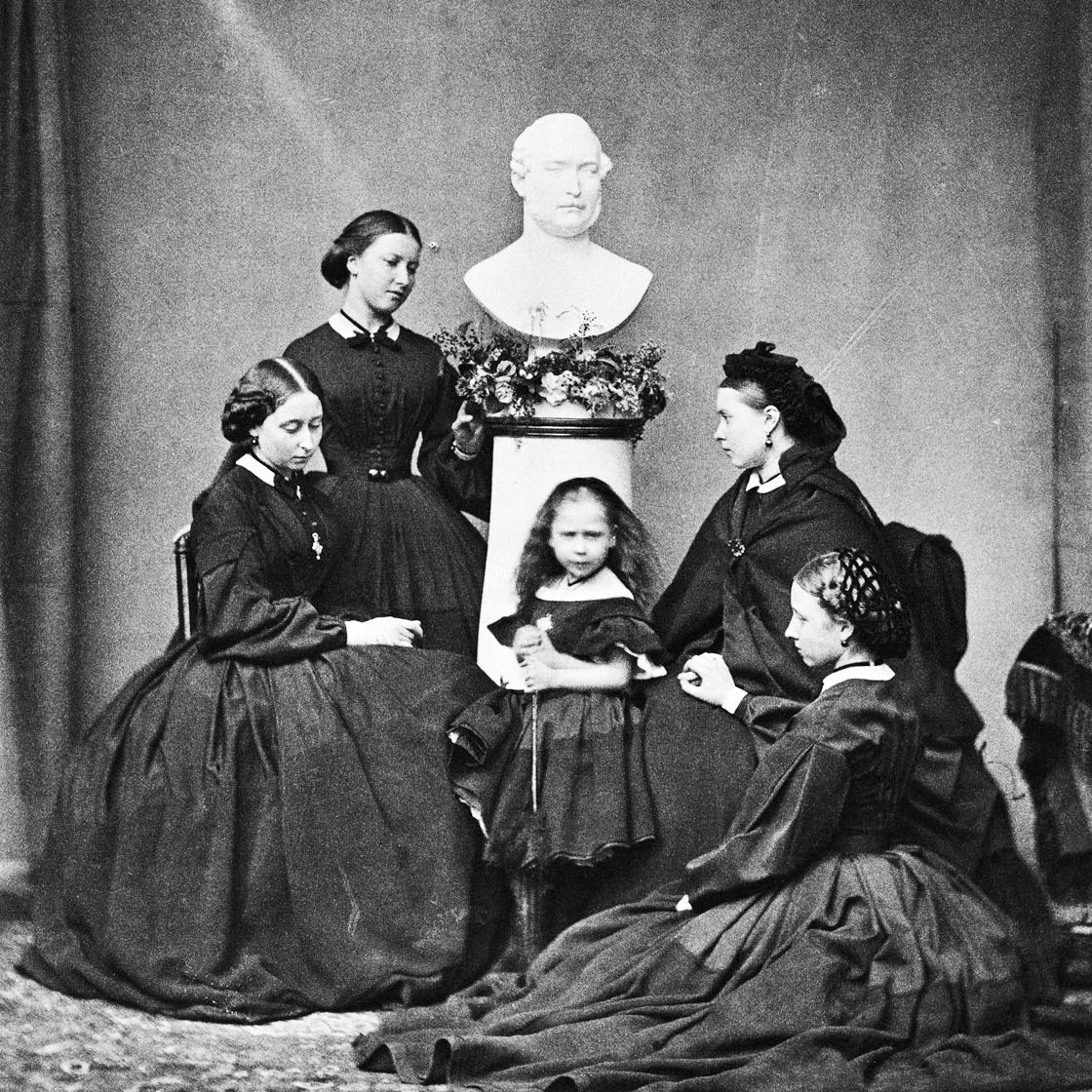 The children of Prince Albert in mourning attire, the Royal Family that exemplified the ideals of the mourning traditions of the time. 