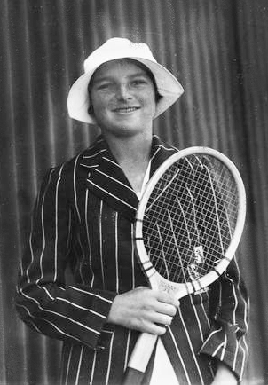Thelma Coyne posing with a tennis racquet in Brisbane, 1932. Photo: State Library of Queensland