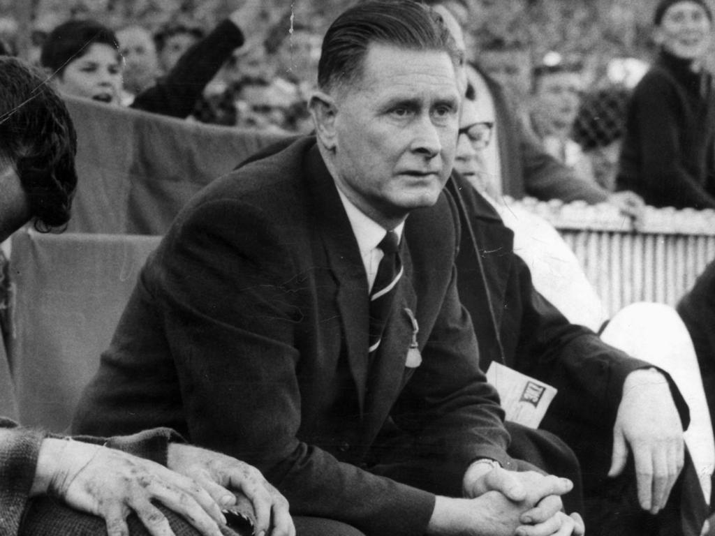 Norm Smith contributed to 10 flags at Melbourne.