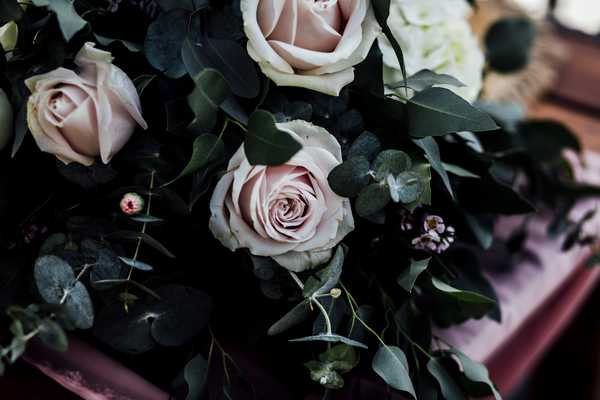 Funeral Flowers Guide and their Meaning