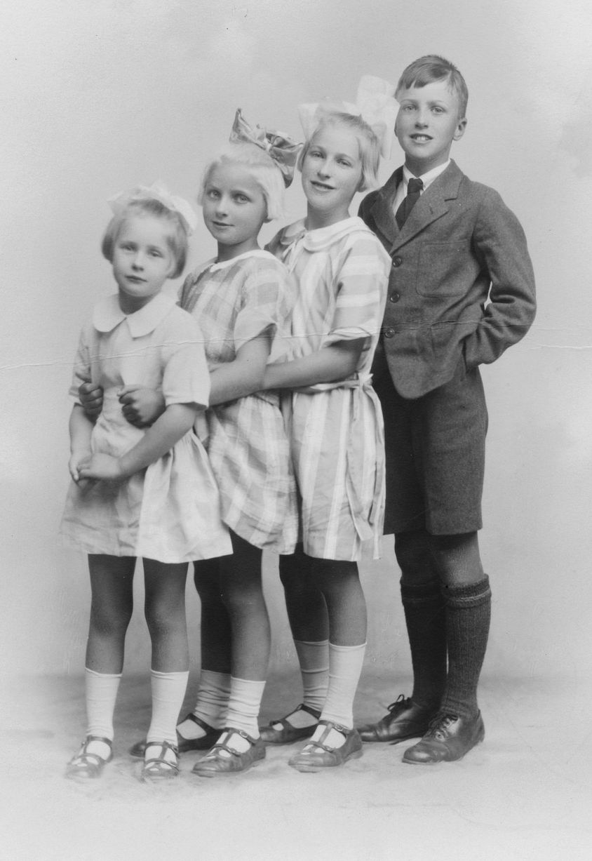 Dahl at age 10 with his sisters Alfhild, Else and Asta. Cardiff, 1927.