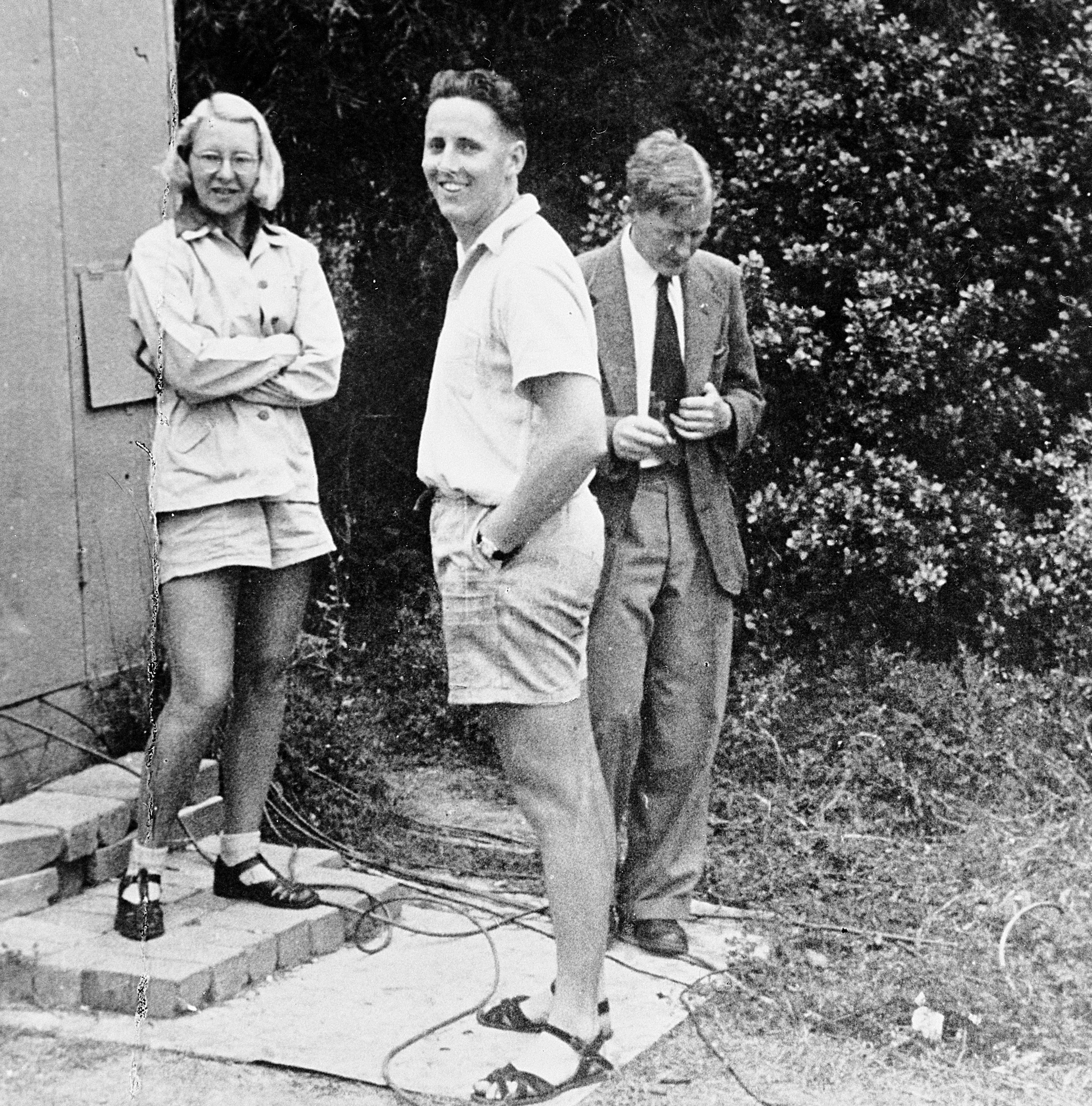 Ruby Payne-Scott, Alec Little (middle) and Chris Christiansen at the Potts Hill Reservoir Division of Radiophysics field station in about 1948.  Source Jessica Chapman
