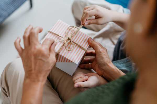 Sympathy Gift Ideas for a Loved One Grieving