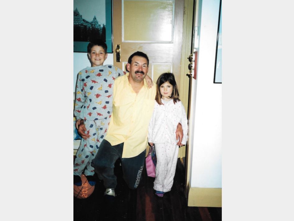 Young dad Sam Flanders with son Willis and daughter Gemma