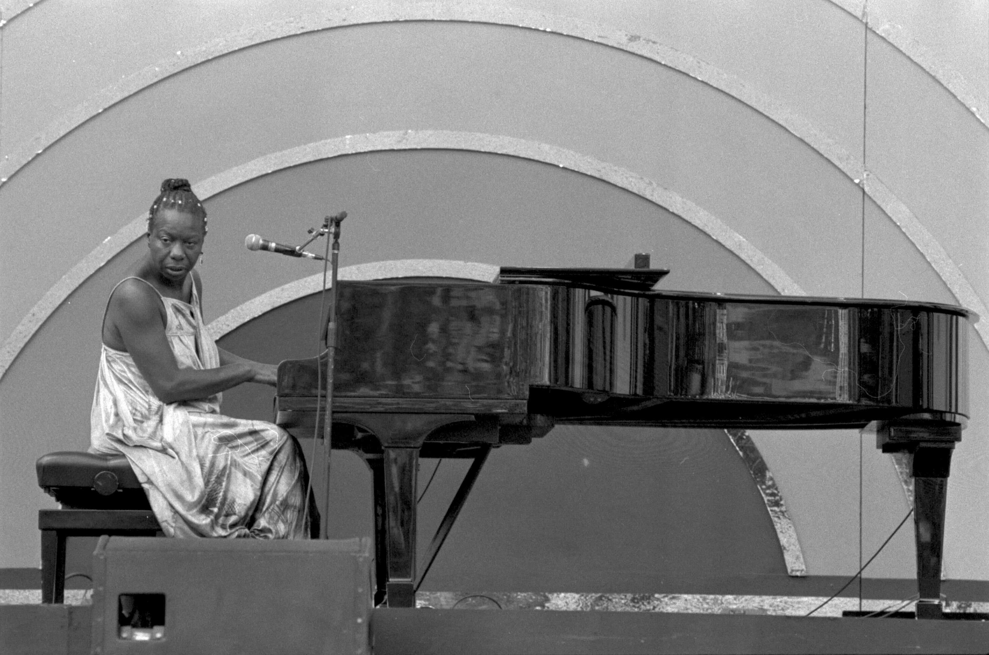  Nina Simone plays piano during the Playboy Jazz Festival at the Hollywood Bowl on June 15, 1986. Image source: Jose Galvez, Los Angeles Times