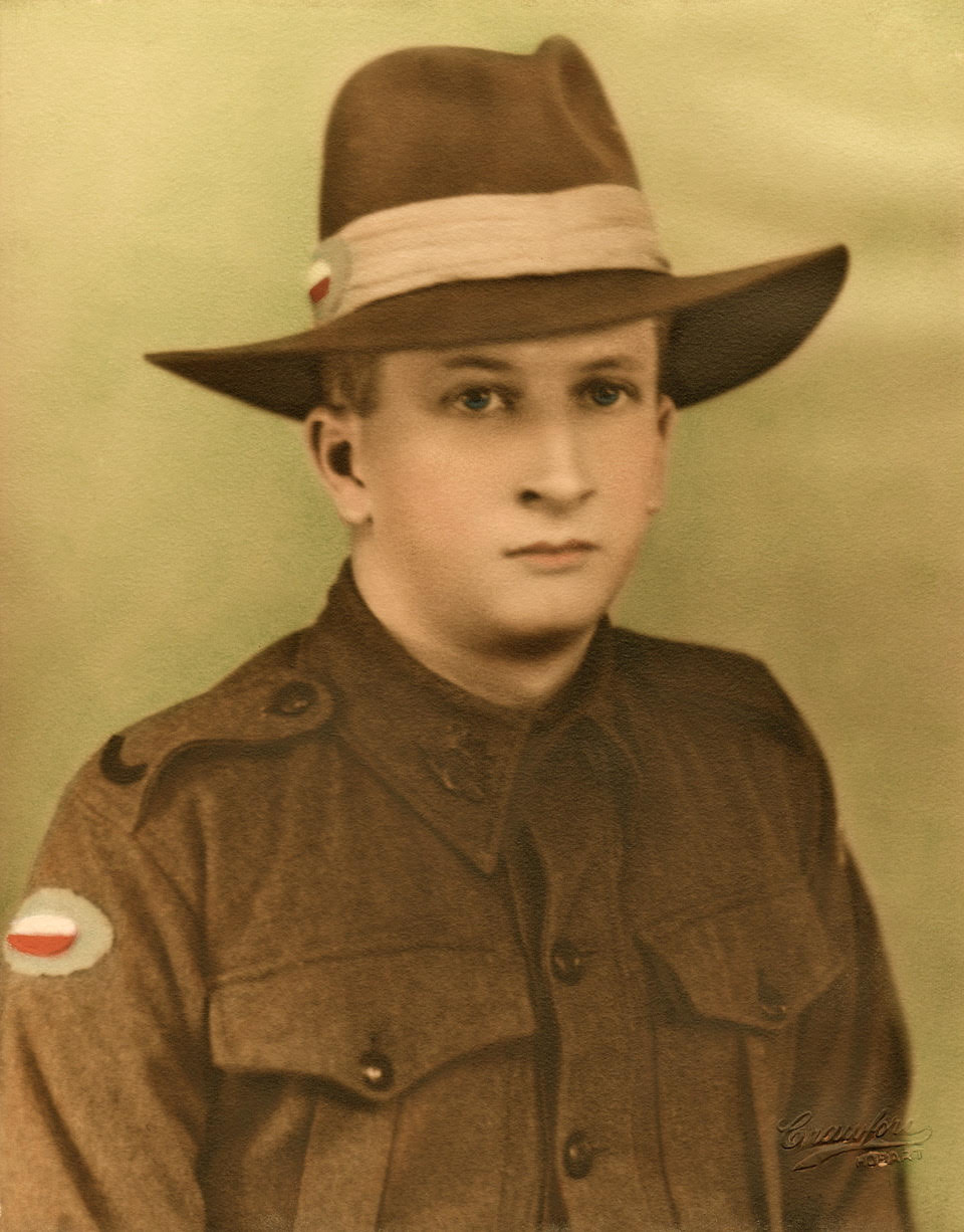 Keith in Hobart, 1940 with the 2/40th Battalion patch on both hat and arm.