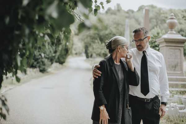 What to wear to a funeral: Funeral attire dos and don'ts