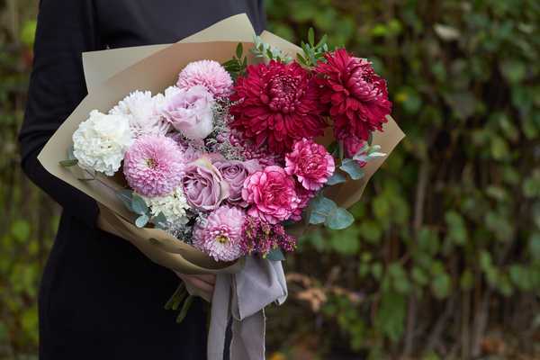 Traditional funeral and sympathy flowers