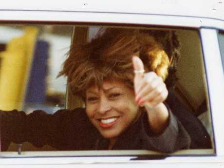 USA singer Tina Turner waves from a car as she arrives at Adelaide Airport for her concert to be given at the Australian Grand Prix, 06 Nov 1993.