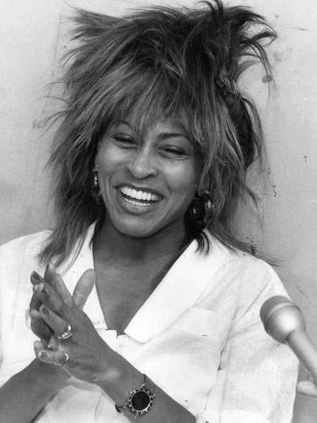 USA singer Tina Turner gives a press conference at Adelaide Airport, 02 Dec 1984. (Pic by unidentified staff photographer)