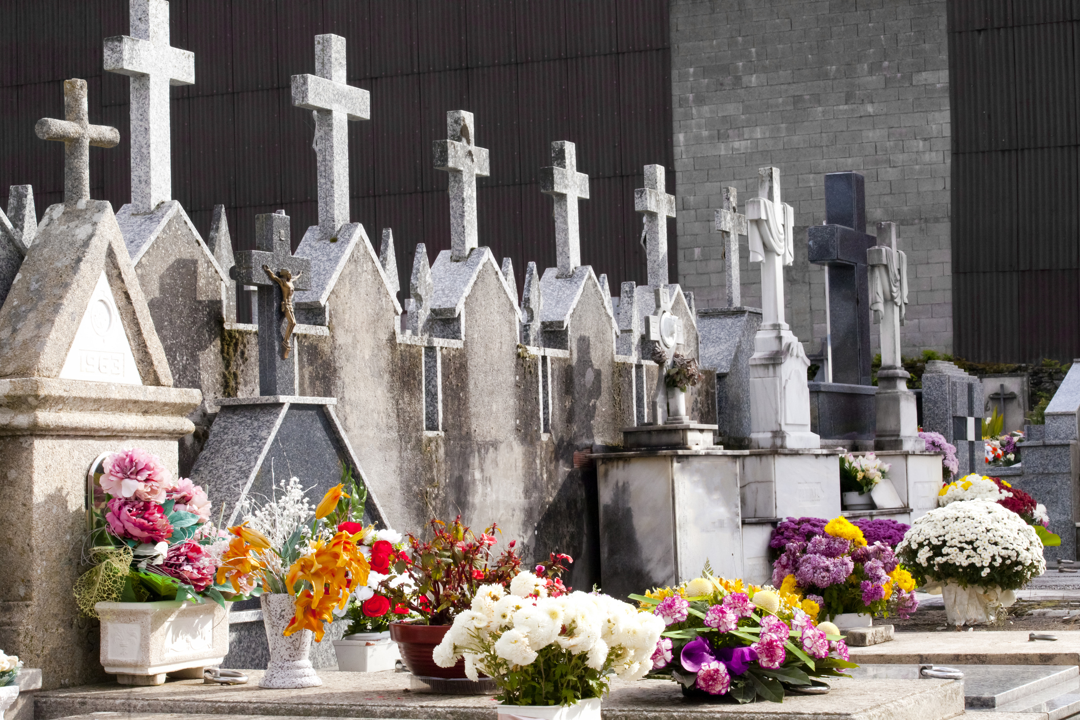  A guide to headstone and monument terms and meanings for funerals