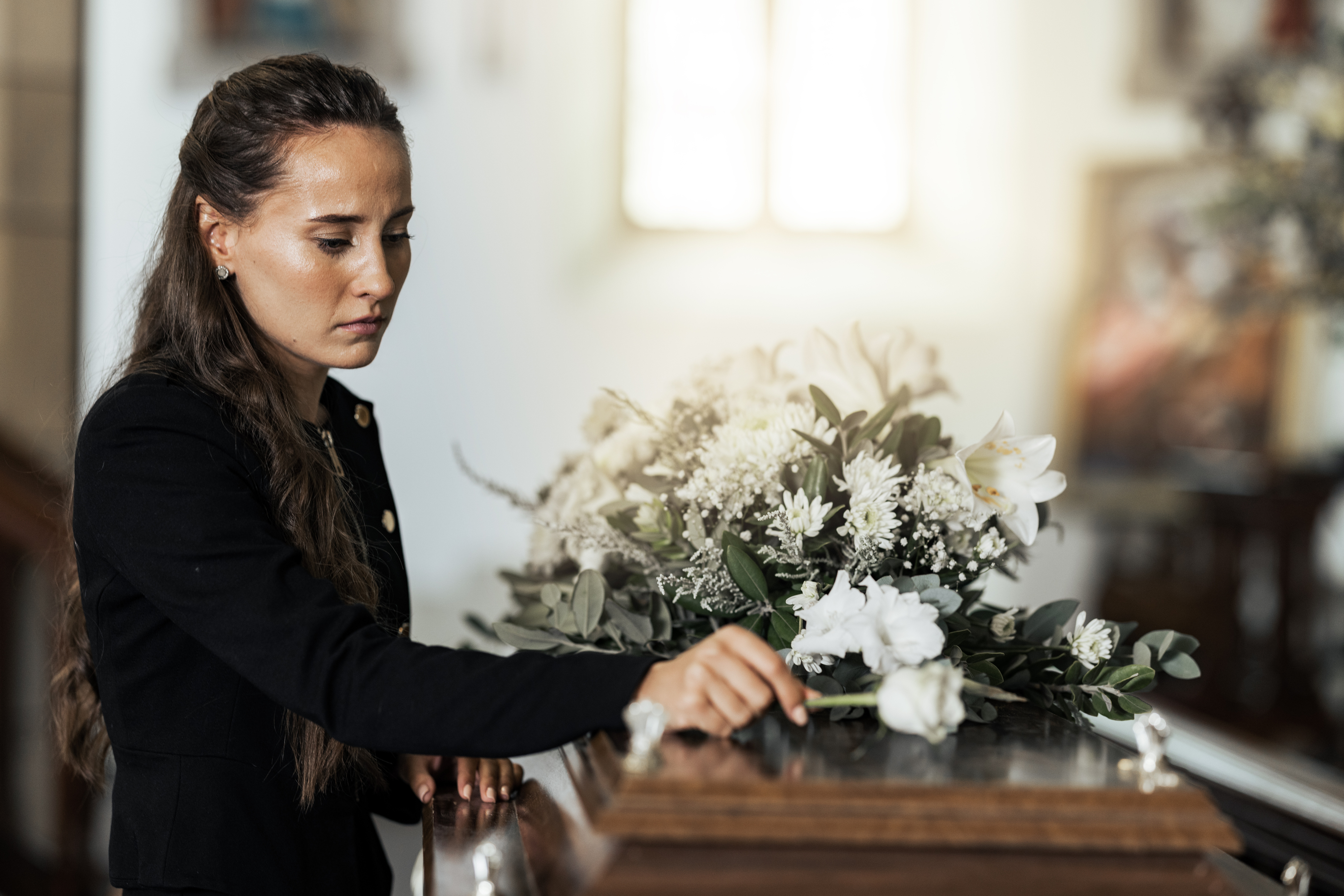 How to choose between having a burial or cremation