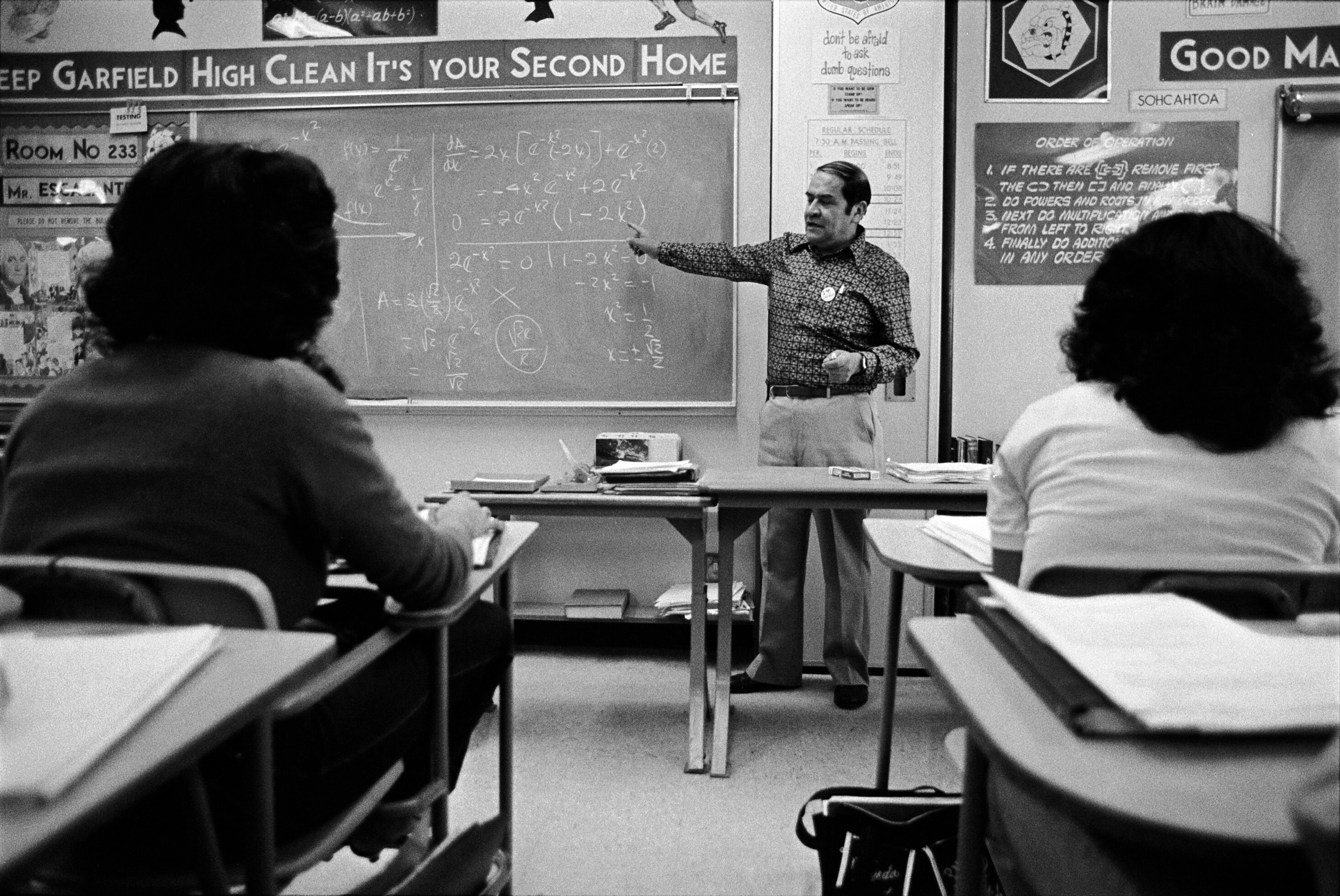 Jaime Escalante teaches a class at Garfield High School in Los Angeles | World Teachers' Day