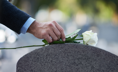 How to pay tribute to someone who has died