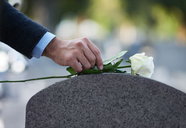 How to pay tribute to someone who has died