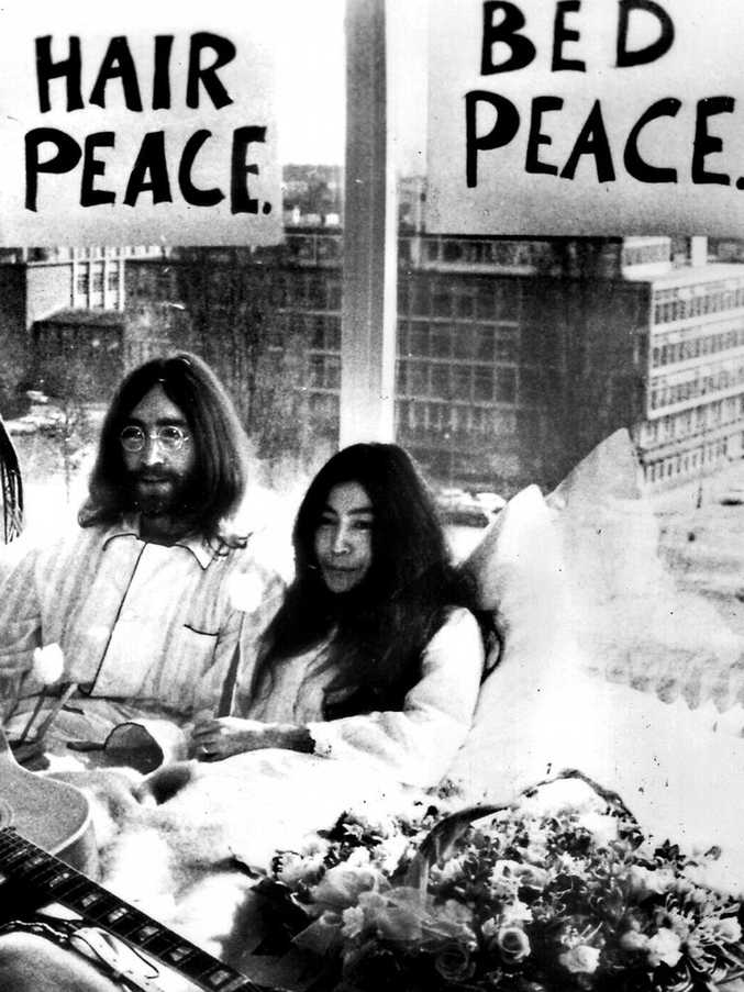 Singer John Lennon with wife Yoko Ono during a "bed-in" in Amsterdam in 1969. Pic London Sun. Lenn/fam Ono/fam Lennon/Singer