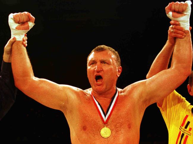 Bugner lifting hands in victory