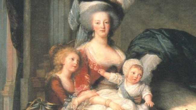 Queen Marie Antoinette with her children.