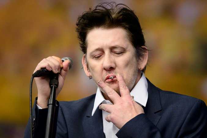 Shane MacGowan Live performance image – showing his command as a frontman
